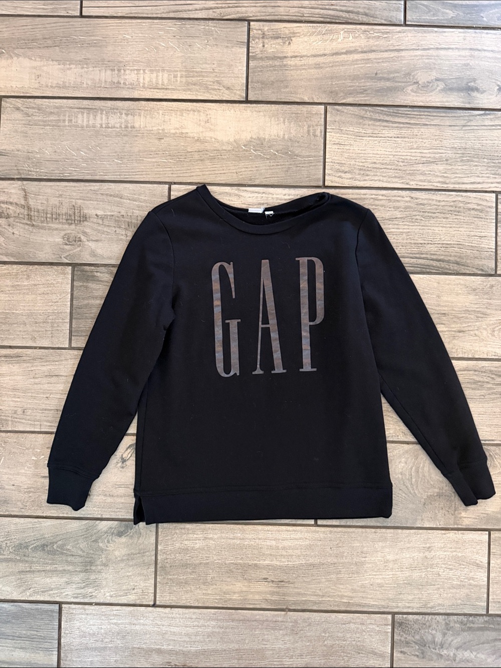 GAP Black Crewneck Sweatshirt with Subtle Logo